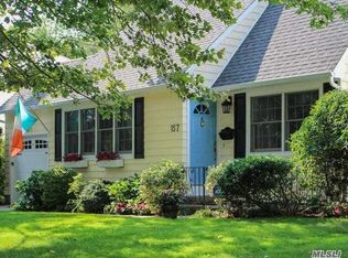 157 Garden St, Garden City, NY 11530