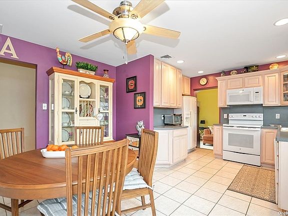 5th image of 2387 Peg Ln