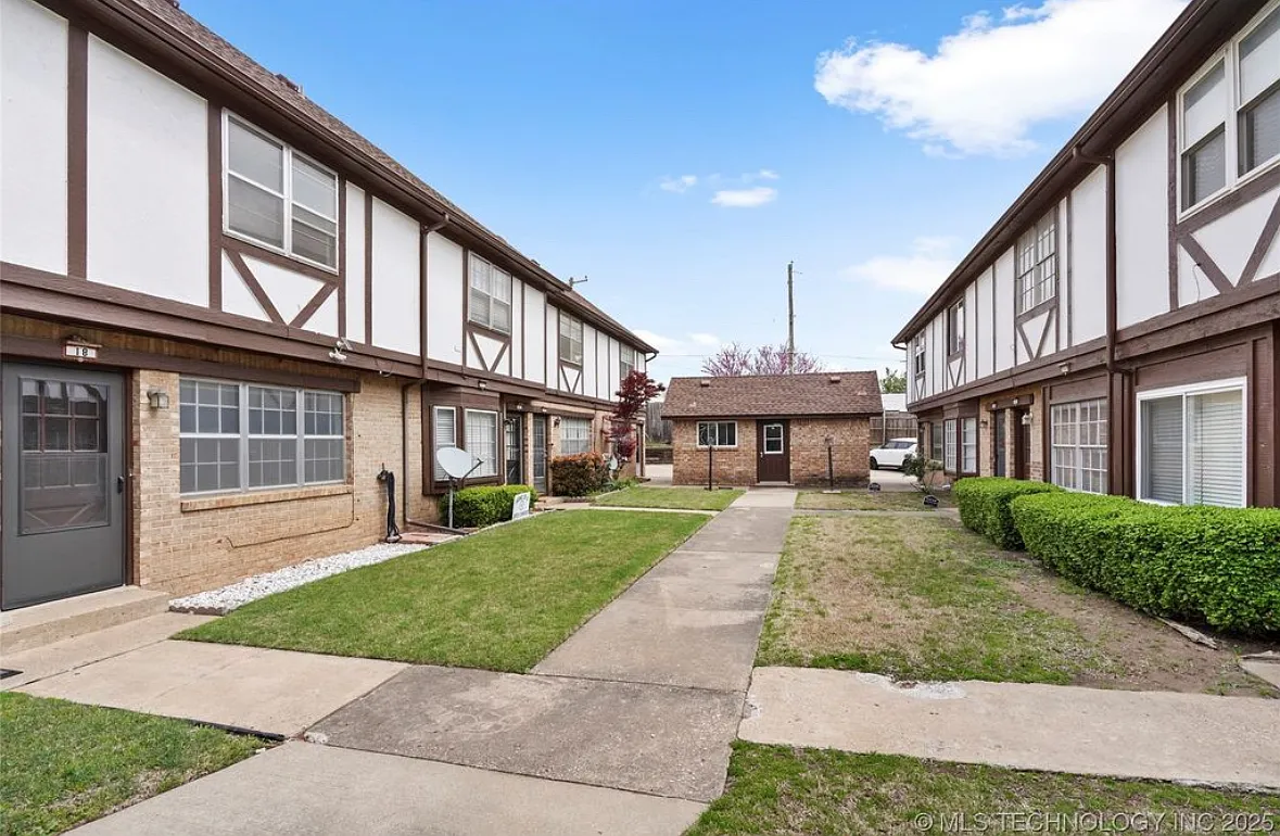 2 bed, 1.5 bath, 962 sqft, $1,550 — Photo 3