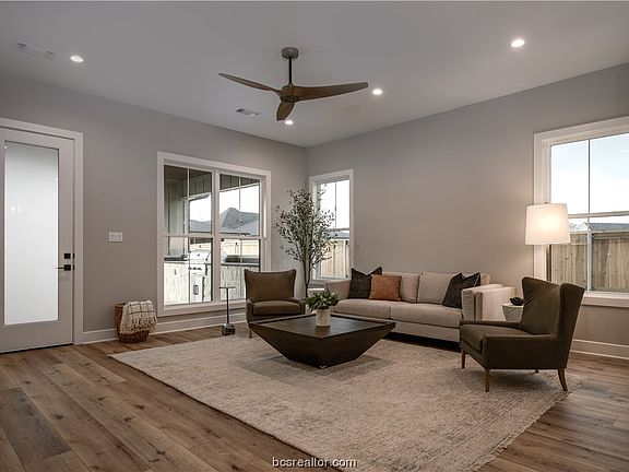 3rd image of 4939 Dandelion Ct