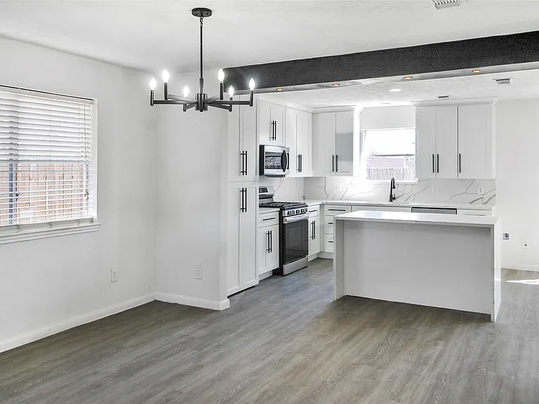 511 Chaseway Dr — Photo 2