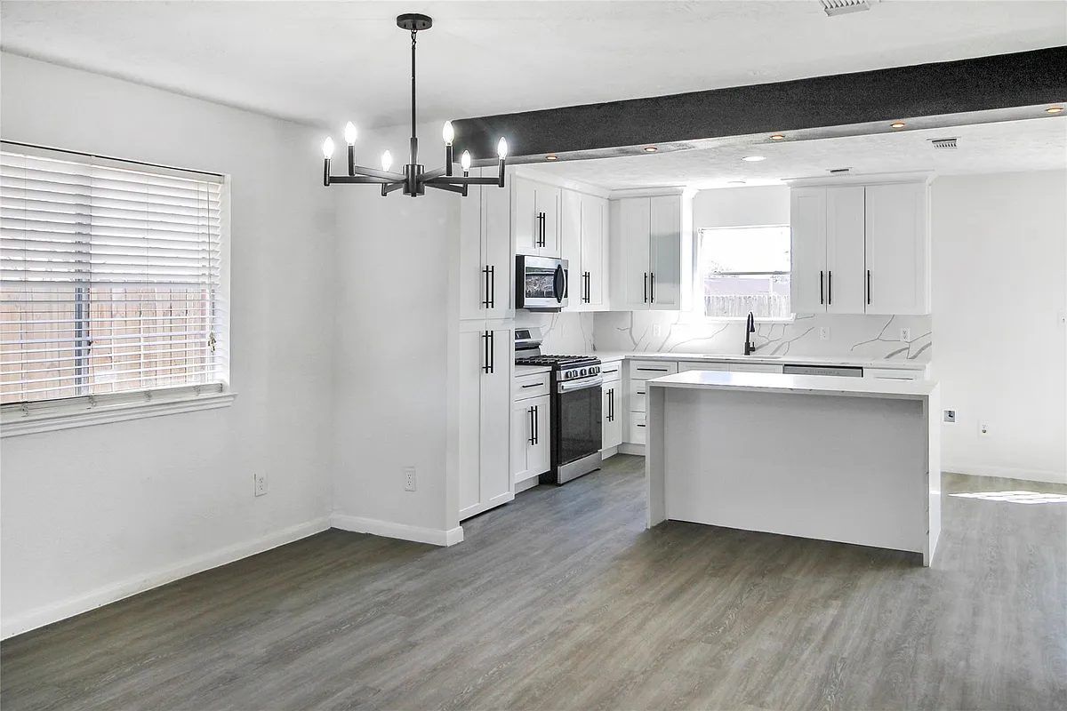 Building Photo - 511 Chaseway Dr
