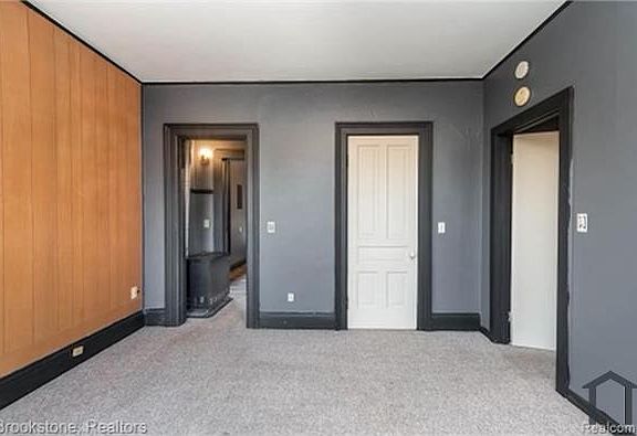 3rd image of 1003 Court St #2