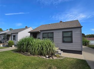 19009 Woodside St, Harper Woods, MI 48225