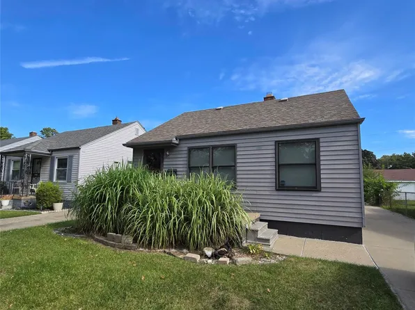 19009 Woodside St, Harper Woods, MI 48225