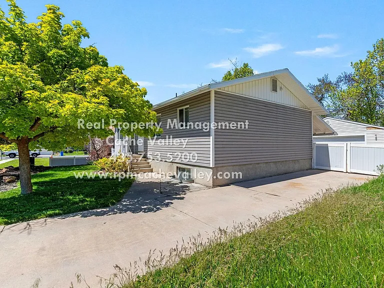 415 E 1150 N — Photo 11
