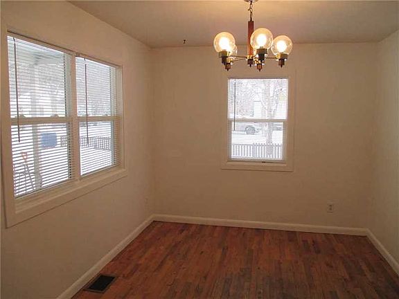 4th image of 15 Buena Vista Ave