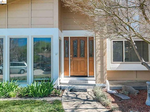 3rd image of 2386 Peachtree Cir