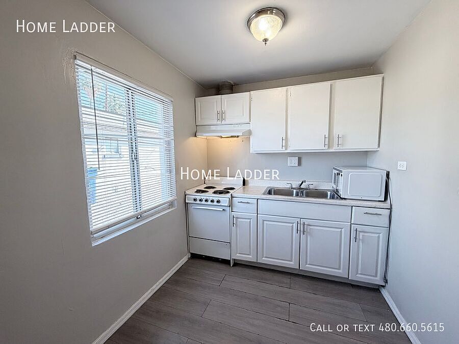 2nd image of 927 S 35th Ave #3