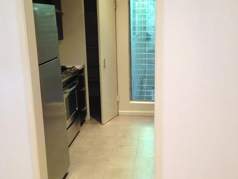 546 N Flores St #6 — Photo 7