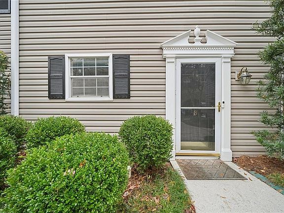 2nd image of 1750 Clairmont Rd APT 8