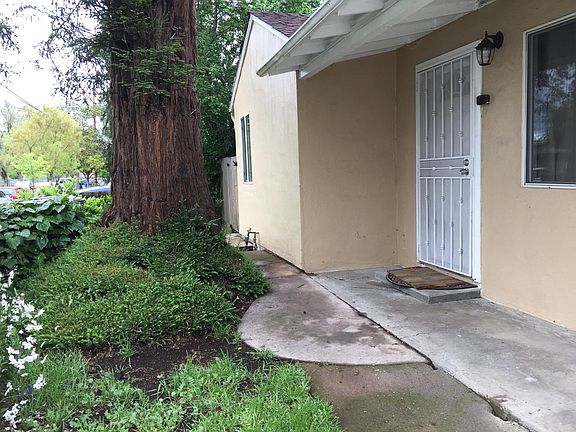 2nd image of 906 10th Ave