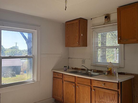 4th image of 227 Sorrell Rd