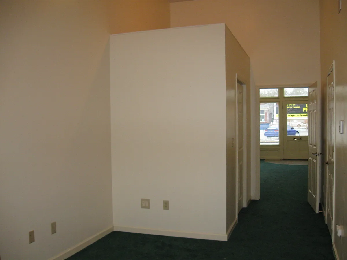Building Photo - 210 N 9th St #210