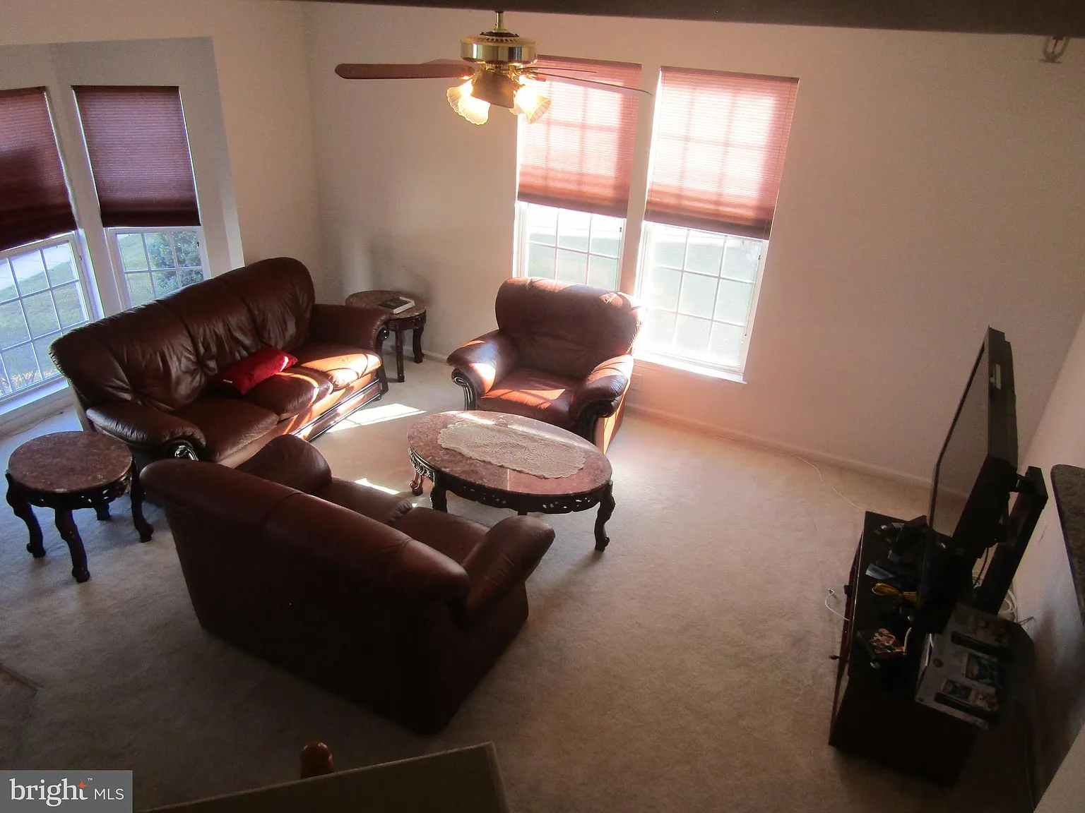 3 bed, 4.5 bath, 1946 sqft, $2,300 — Photo 3