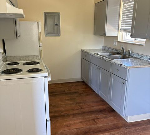 2nd image of 265 Laurel St #6B