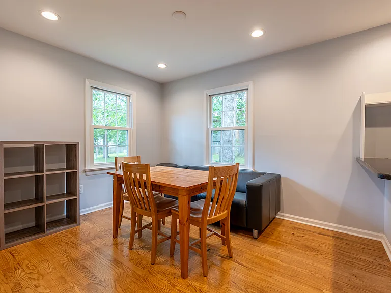 208 Huntington Ln — Photo 11