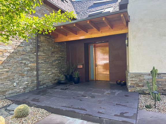 4th image of 524 N Bundy Dr