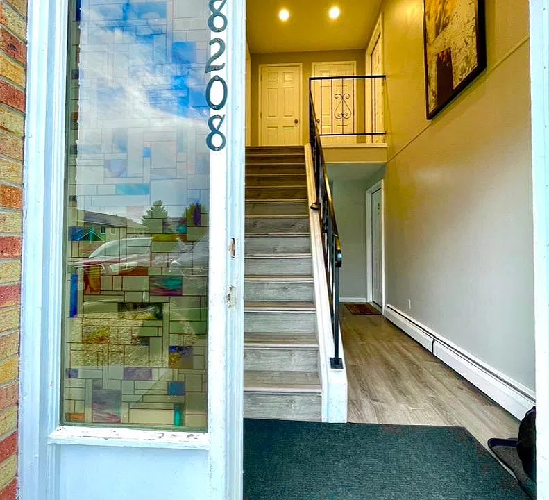 Entry to all 4 apartments.