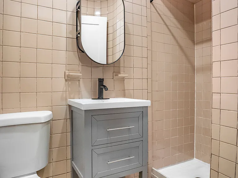 19 Reeve Pl #2R — Photo 6
