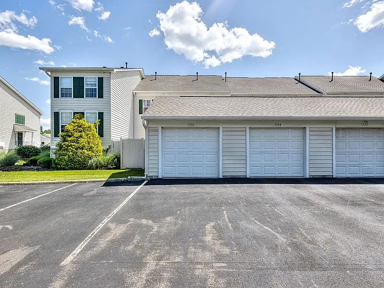 7236 Colonial Affair Dr — Photo 32