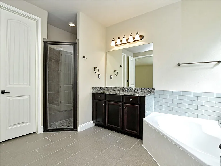 15205 Joseph Dr — Photo 21