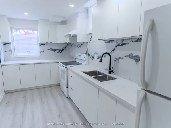 5335 Bushelgrove Cir #Basement, Mississauga, ON L5M 6C6