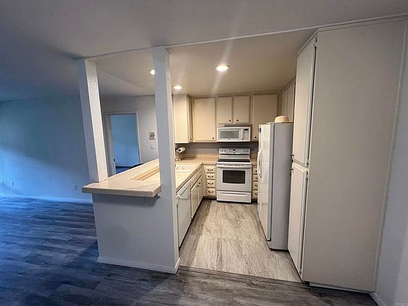 4th image of 10400 Caminito Cuervo Unit 255