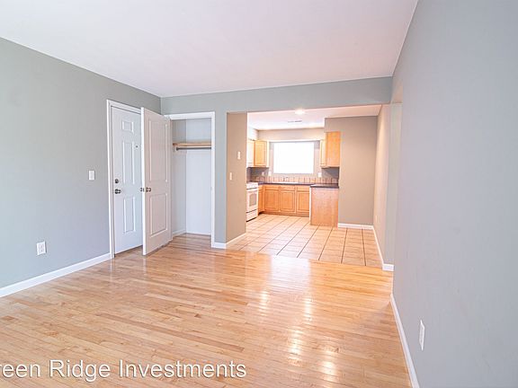 3rd image of 865 Grand Ave NE APT A