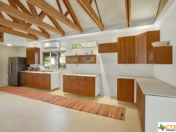 4th image of 1212 Rolling Hills Dr