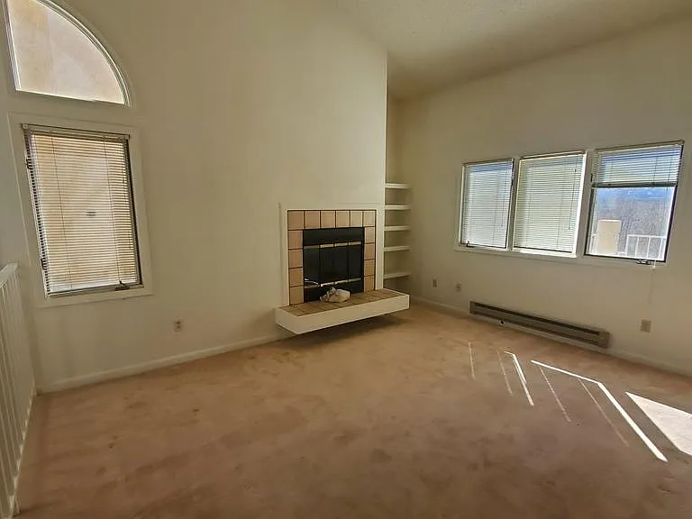 552 Observatory Dr — Photo 2