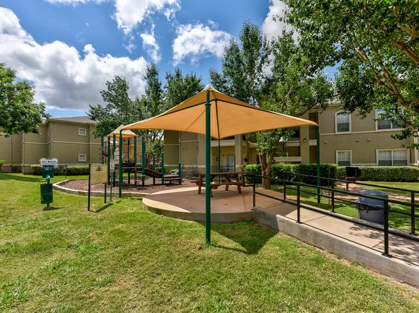 The Lodge at Lost Pines Apartments