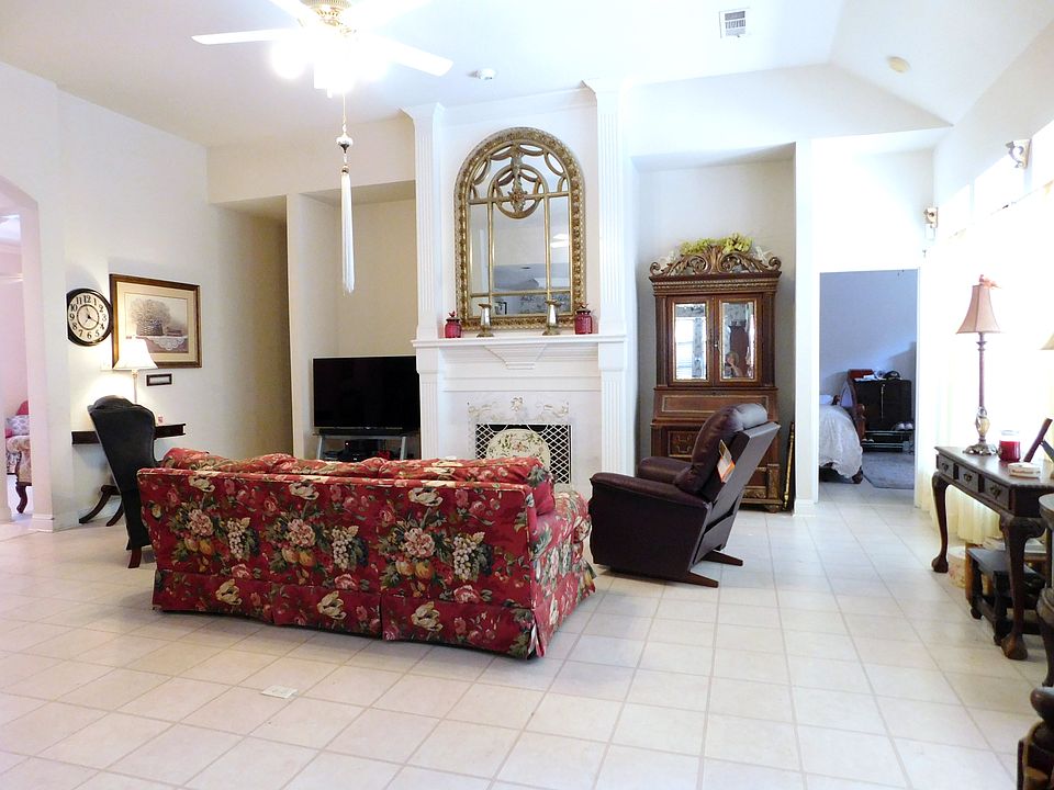 2nd image of 112 Windsor Dr