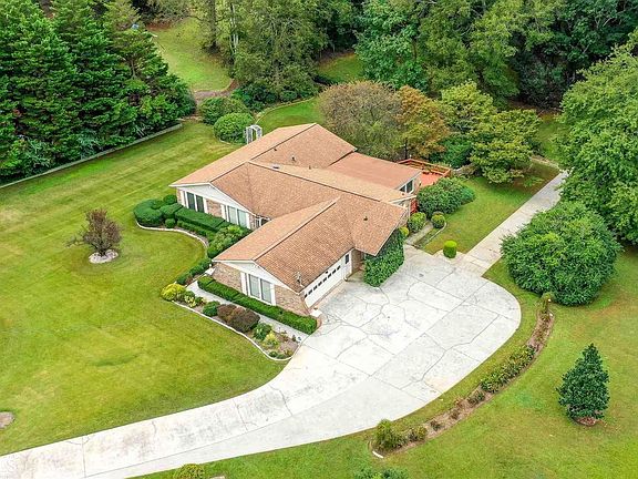 2nd image of 50 Edgewood Dr