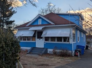 112 Lyons St, Springfield, MA 01151