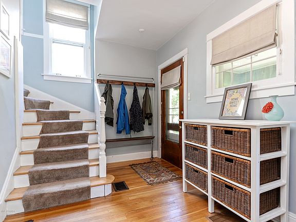 3rd image of 2021 W Touhy Ave