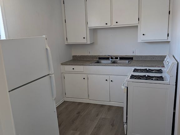 5th image of 1005 Hawk Ave #B