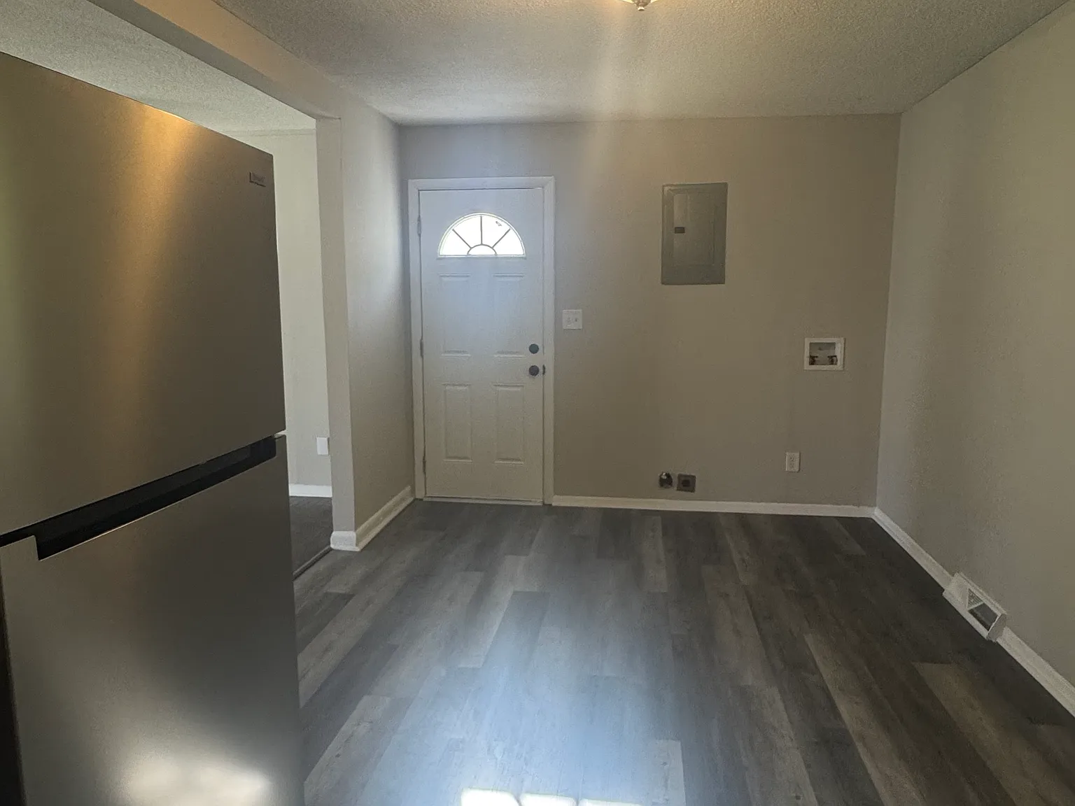 3 bed, 1.5 bath, 988 sqft, $1,950 — Photo 4