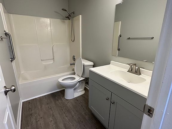 5th image of 475 Raymond Rd #1