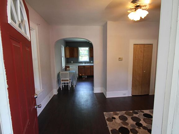 3rd image of 105 E 21st St
