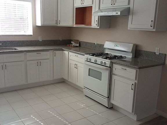 4th image of 2709 W 74th St