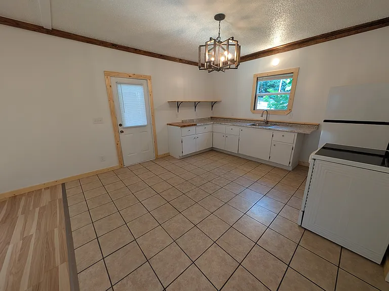 93 Hargrave Rd — Photo 10