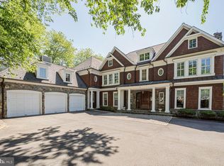 8800 Saunders Ln, Bethesda, MD 20817