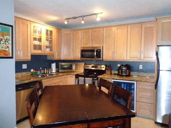 4th image of 530 NE 15th Court #1