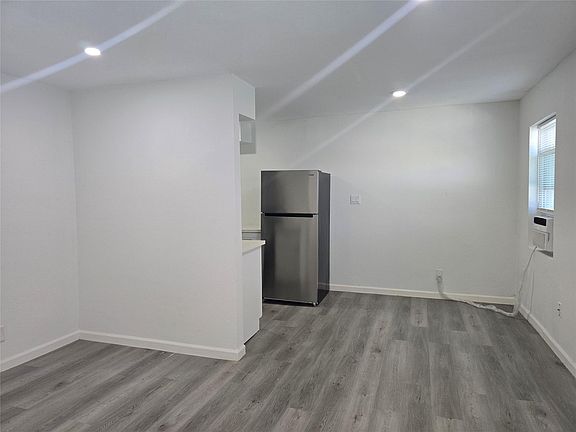 3rd image of 712 Ball St #103