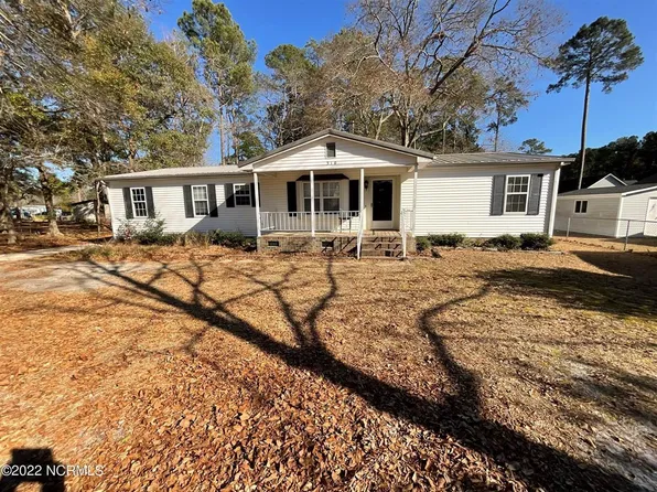 310 Maplewood Dr NW, Calabash, NC 28467