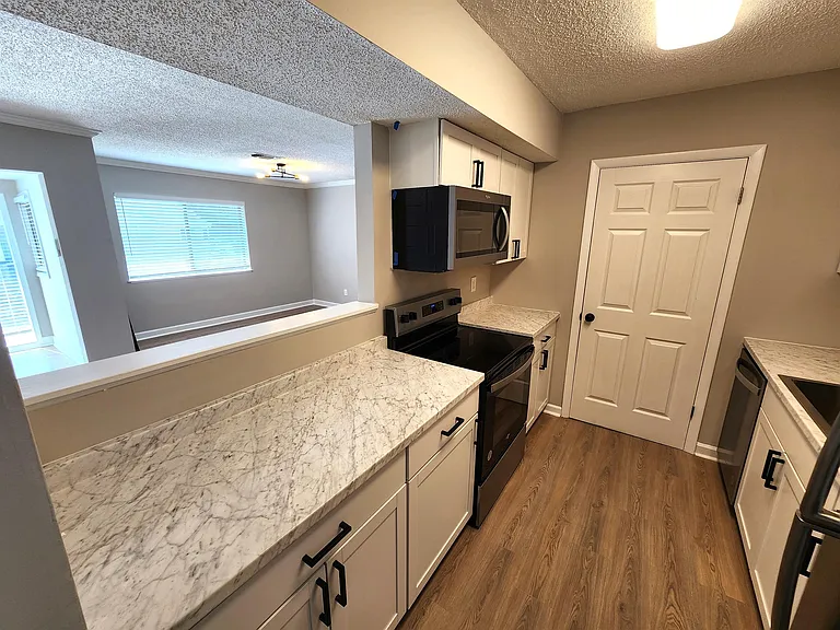 1406 Wingate Way — Photo 4