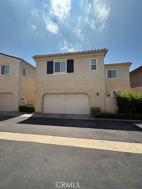 3 bed, 1336 sqft, $3,975 — Photo 2
