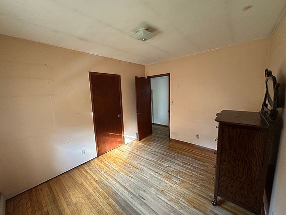 4th image of 234 W New Rd