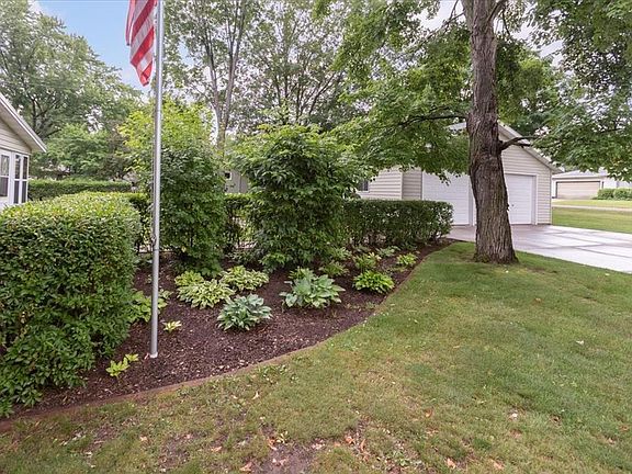3rd image of 2216 3rd St E